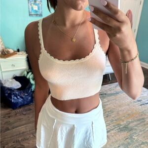 Light pink sweater top
Size small 
Worn once 
Super cute